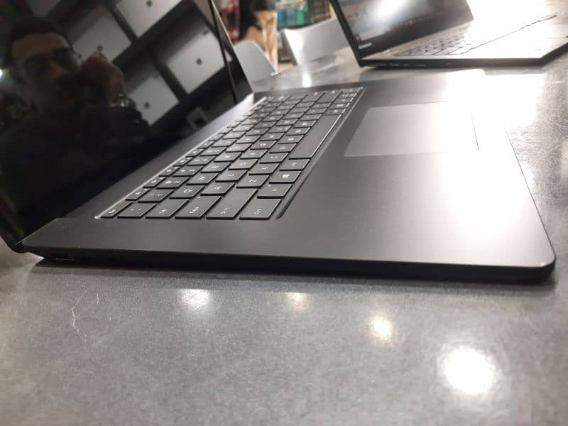 Microsoft Surface Laptop 3 8