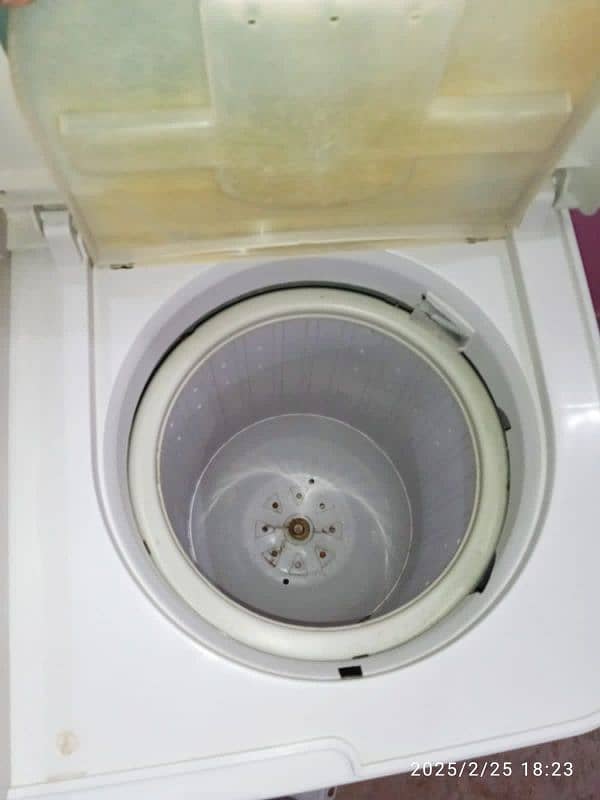 Toyo washing machine twin tub model number TW-5000 15