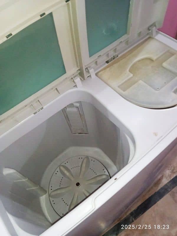 Toyo washing machine twin tub model number TW-5000 17