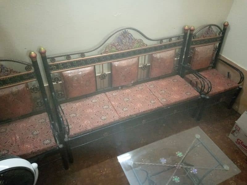 9/10 Condition sofa set with sethi 2