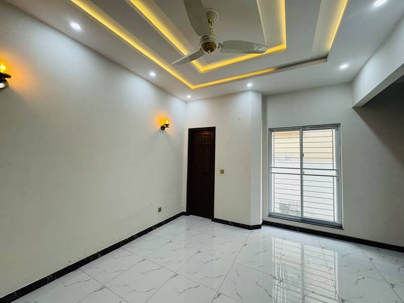 10 Marla New House Available For Sale In Bahria Town Lahore 2