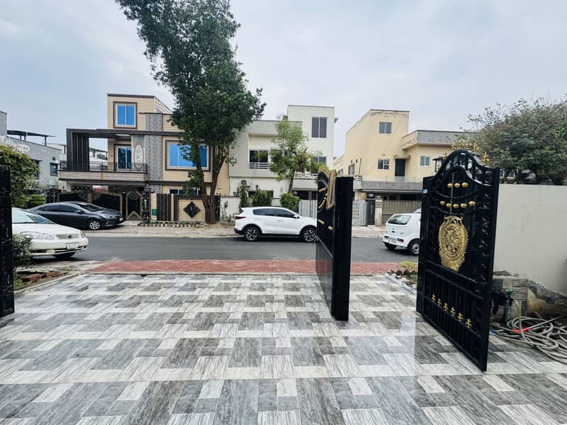 10 Marla New House Available For Sale In Bahria Town Lahore 9