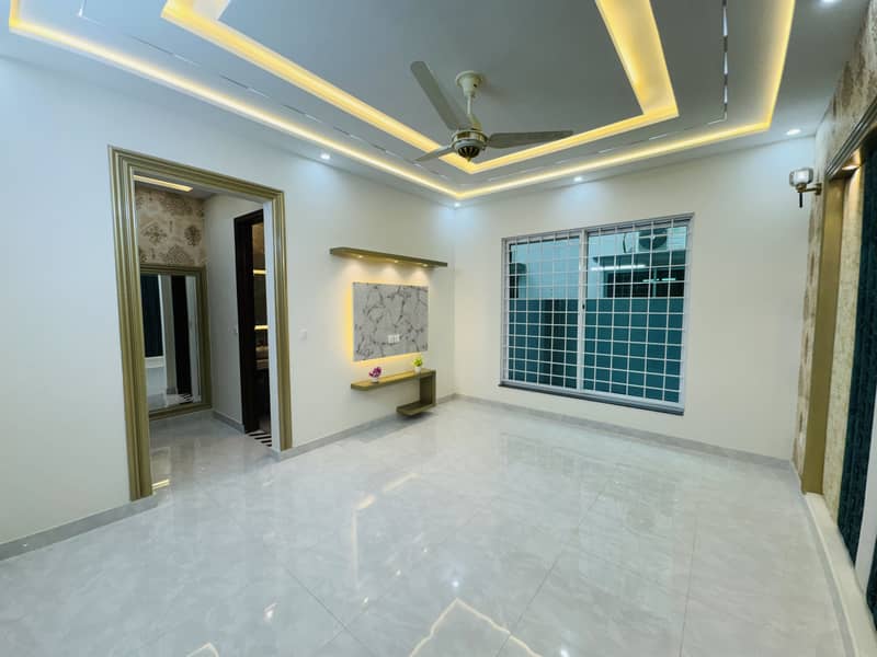 10 Marla New House Available For Sale In Bahria Town Lahore 6