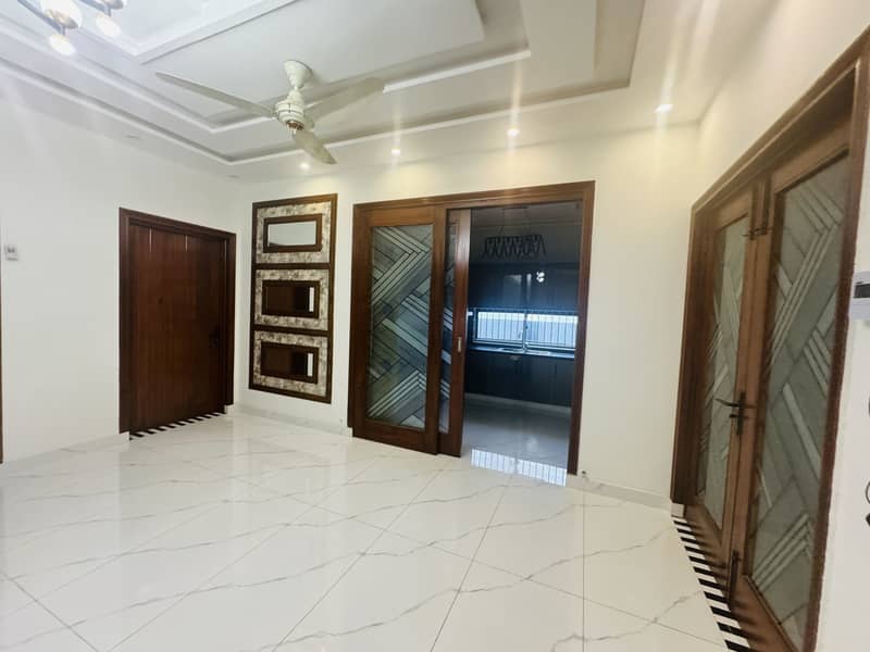 10 Marla New House Available For Sale In Bahria Town Lahore 2