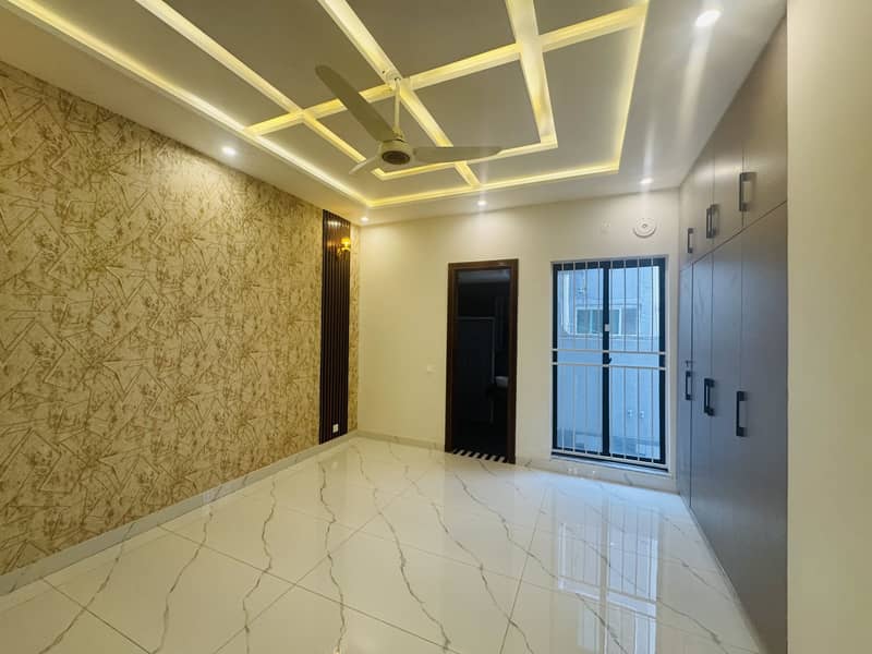 10 Marla New House Available For Sale In Bahria Town Lahore 6