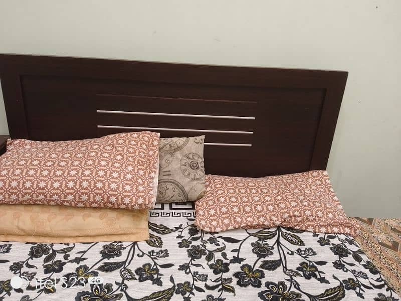 Queen size bed for sale 0