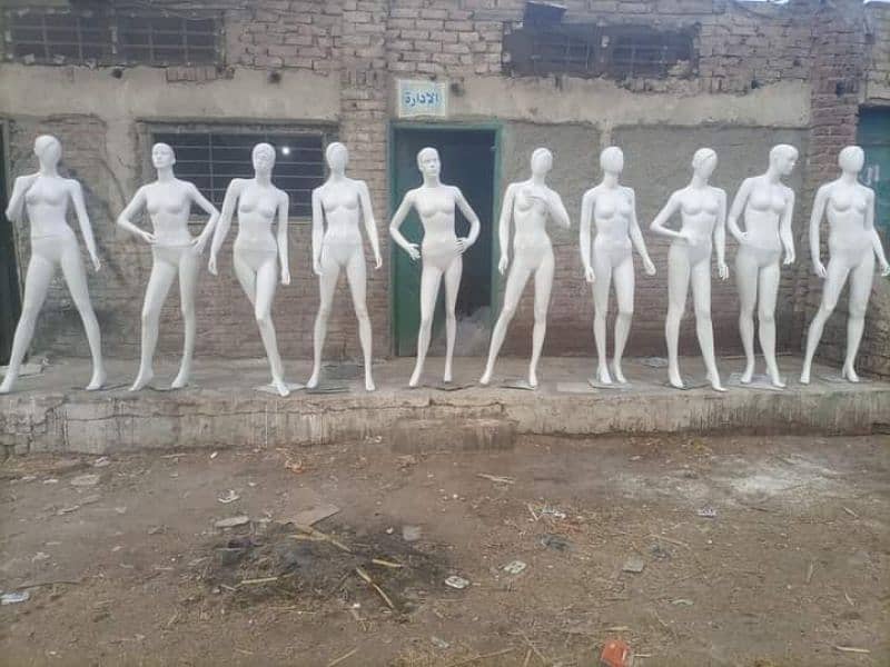 Dummy & Mannequins Available 1