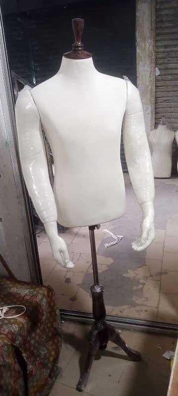 Dummy & Mannequins Available 5