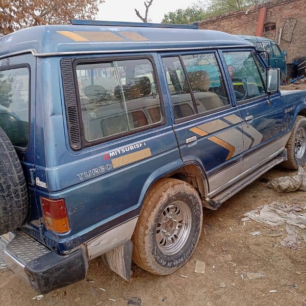 Mitsubishi Pajero 1990 2