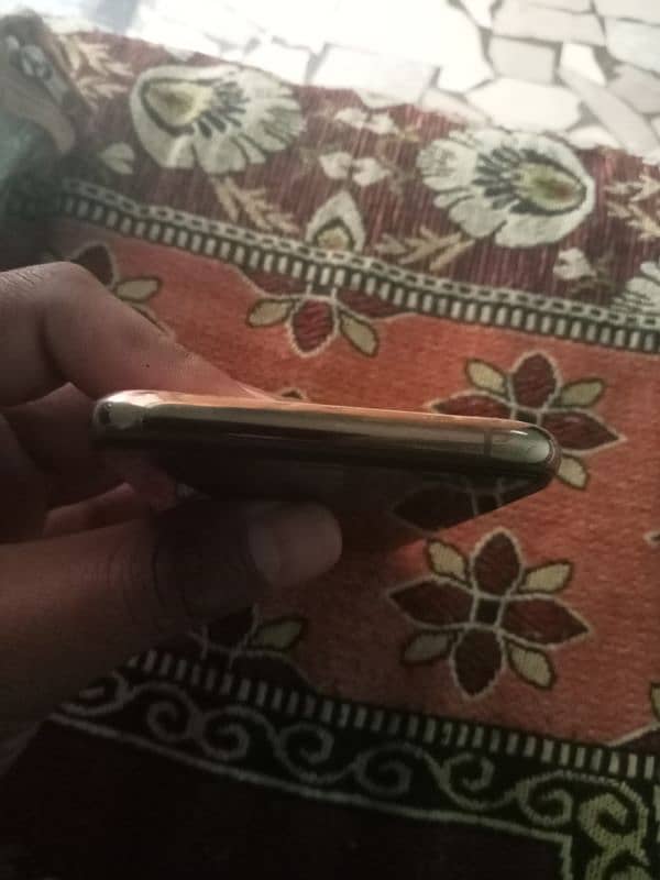 iPhone XS full ok new condition 1