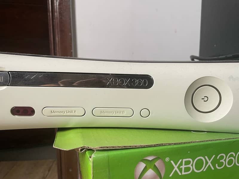 xbox 360 in perfect condition 2