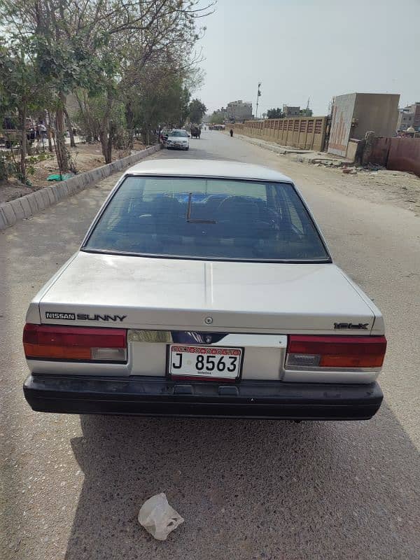 Nissan Sunny 1986 3