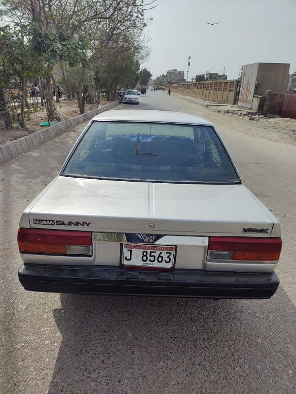 Nissan Sunny 1986 4