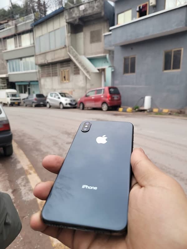 Iphone Xs max 256 gb non pta sims working 1