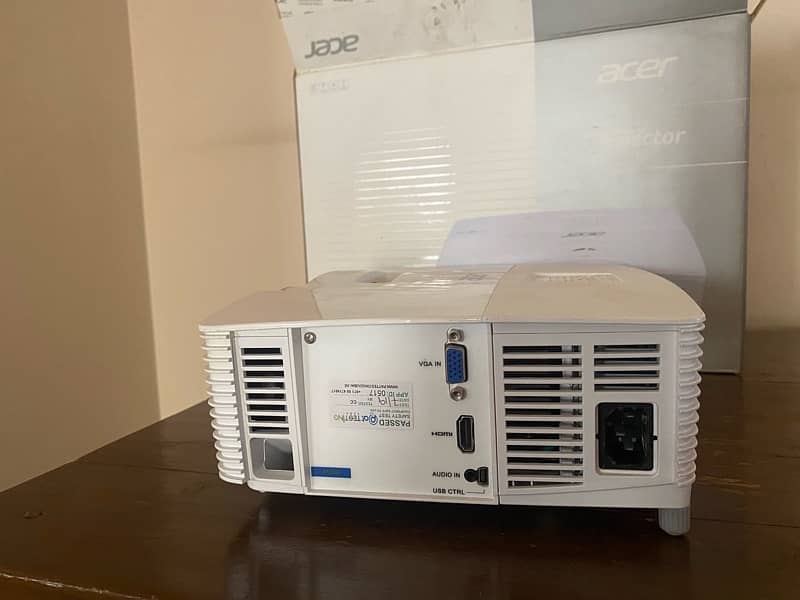 Acer X125H DLP Projector 0