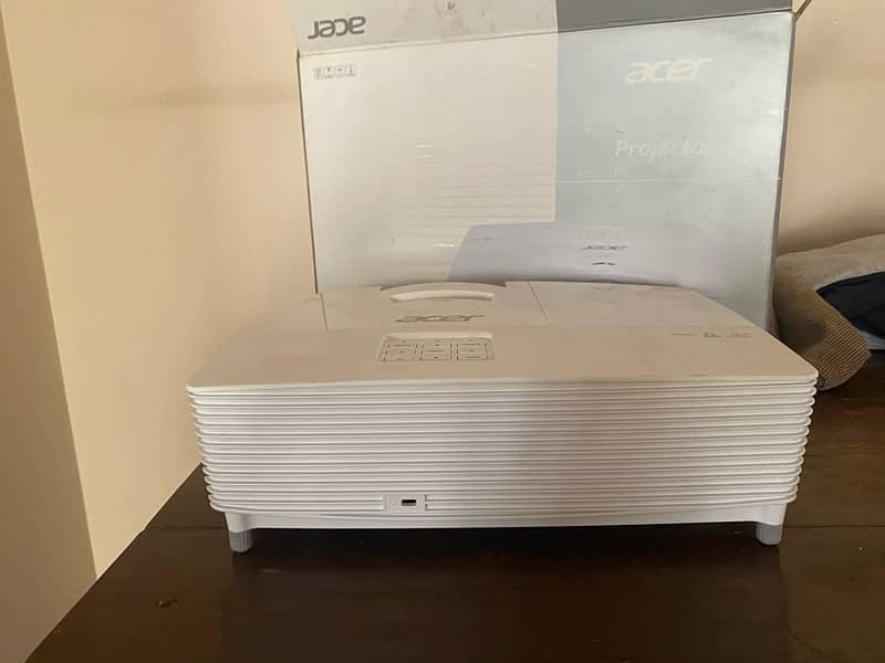 Acer X125H DLP Projector 1