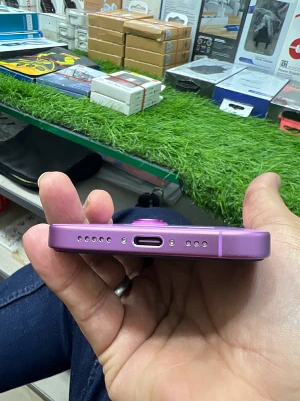 Iphone 16 pink 3