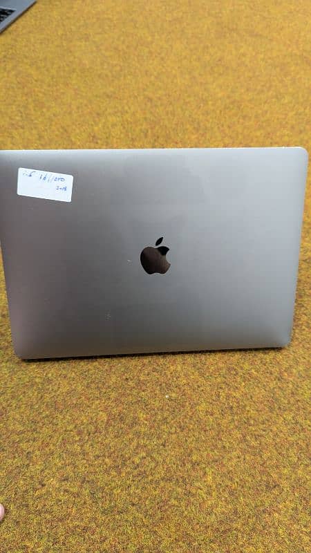 MacBook pro 2018 modal 13 inch 1TB ssd 2