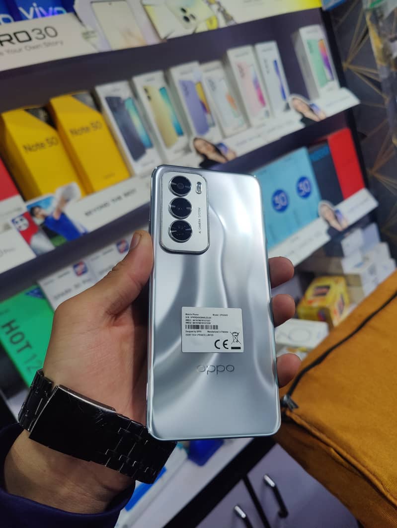 OPPO Reno 12 1