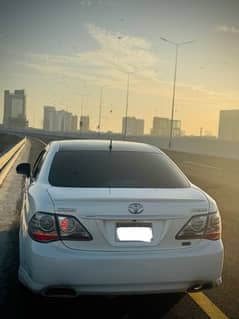 Toyota Crown athlete hybrid 2010