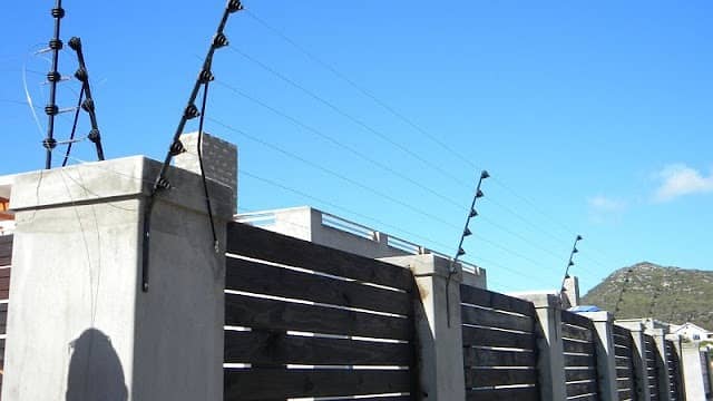 Electric fence /home security fence / wire fence / fence 8