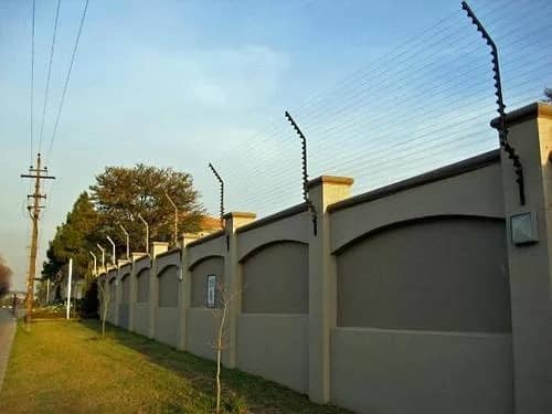 Electric fence /home security fence / wire fence / fence 11