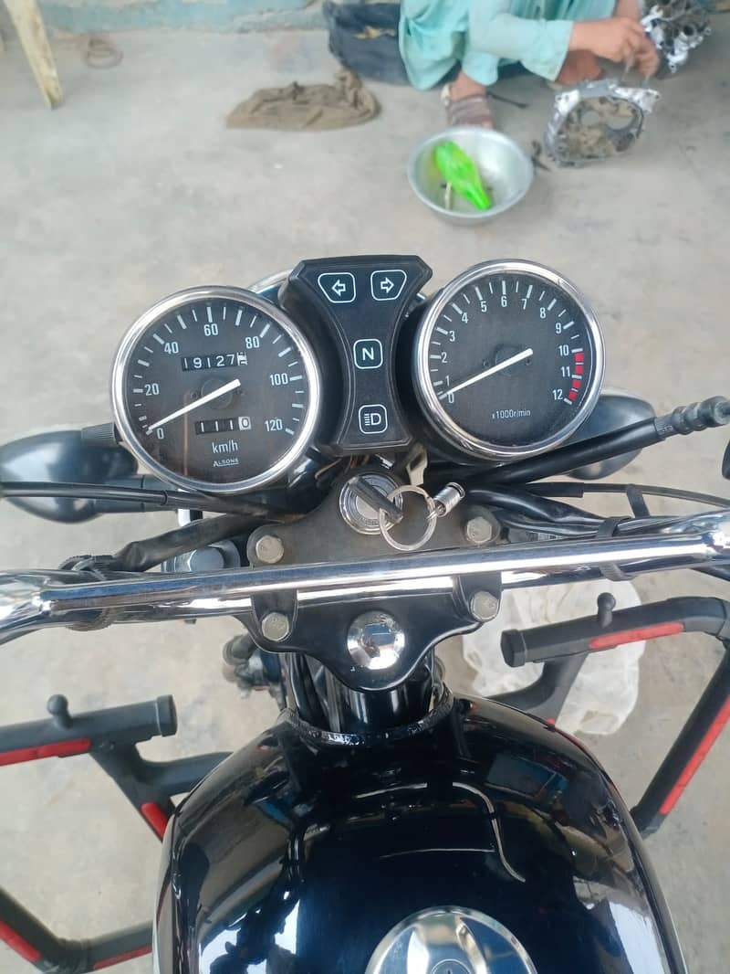 Suzuki GS-150cc SE. Mint Condition 2