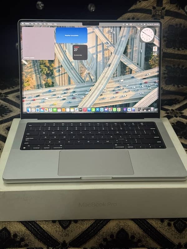 Apple macbook pro 14 inch M3 pro chip 18 GB RAM 1TB SSD 6