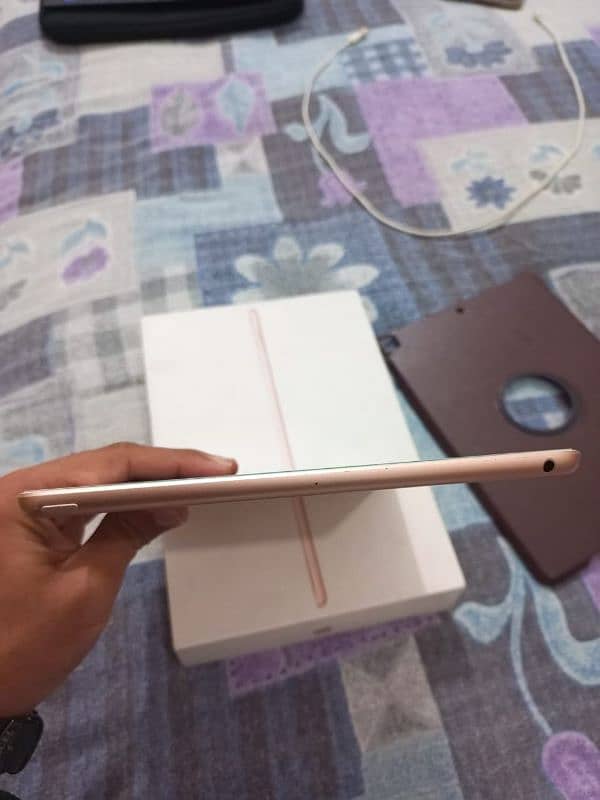 ipad 8th generation [128gb] 10/10 condition 2