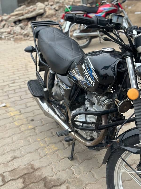 Suzuki GS 150 SE Black New Condition 5