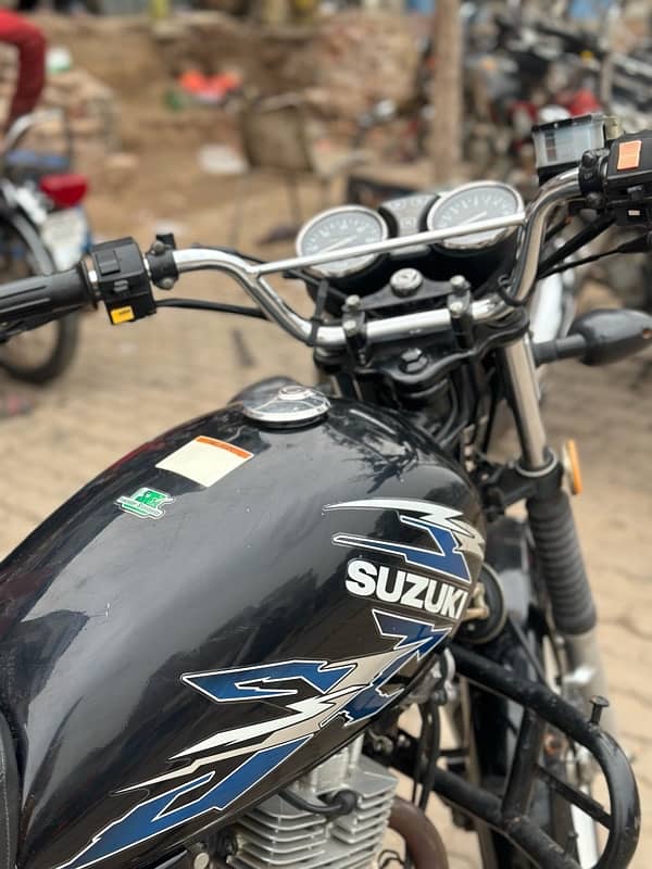 Suzuki GS 150 SE Black New Condition 6