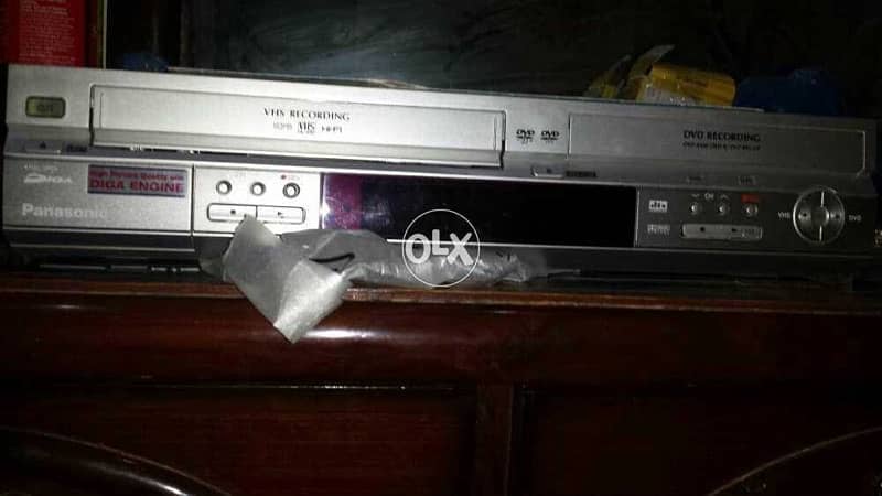 Panasonic DMR-ES30V DVD recorder/VCR combo 0