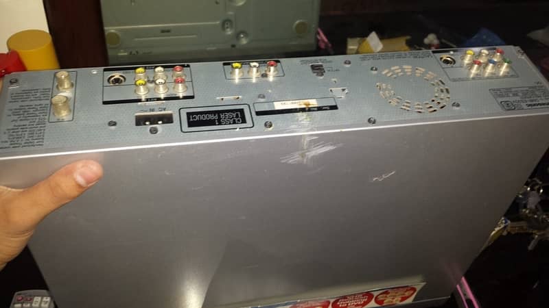 Panasonic DMR-ES30V DVD recorder/VCR combo 2