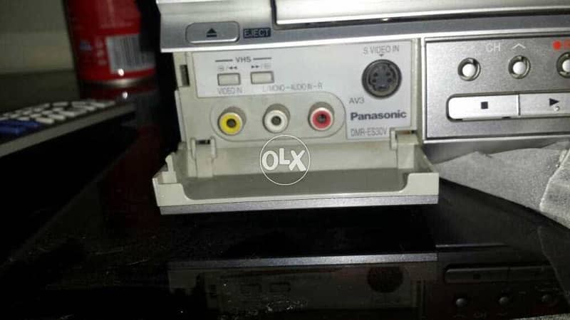 Panasonic DMR-ES30V DVD recorder/VCR combo 3