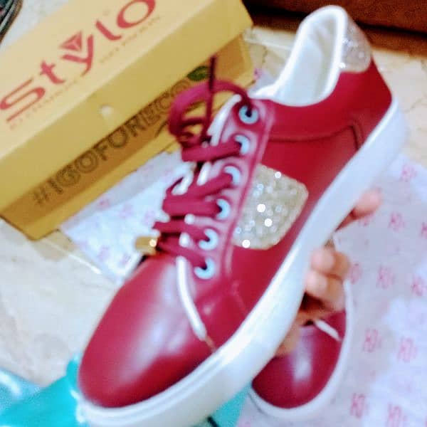 beautiful sneakers for girls new box pack Stylo branded 2