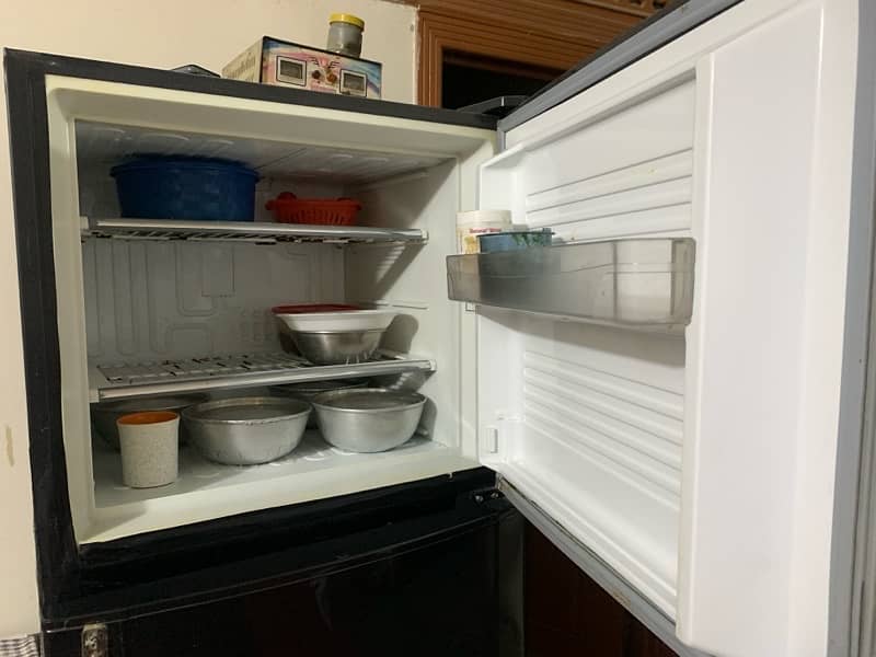 Dawlance Refrigerator For Urgent Sale . 1