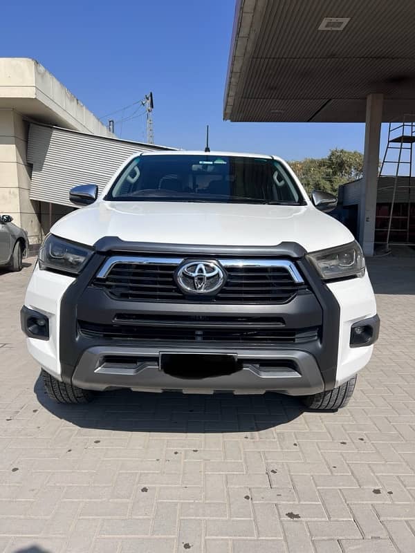 Toyota Hilux Revo v 2.8 0