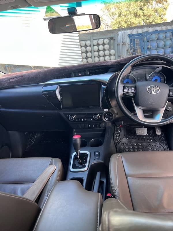 Toyota Hilux Revo v 2.8 5