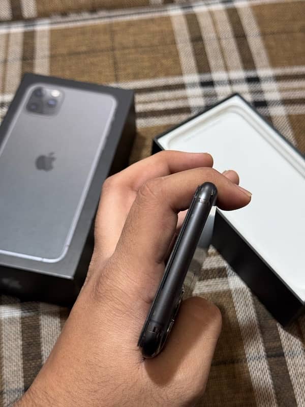 iphone 11 pro max 6