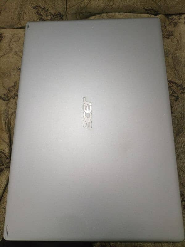 Acer i5 8th gen, 8 Gb Ram, 256 Gb SSD, 4 Gb shared Graphics 4