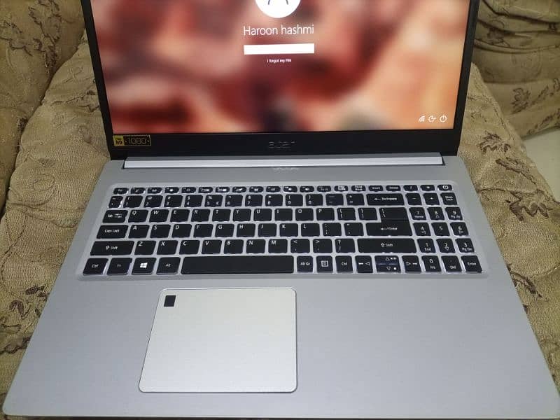 Acer i5 8th gen, 8 Gb Ram, 256 Gb SSD, 4 Gb shared Graphics 5