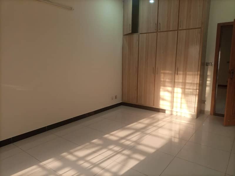 10 Marla upper portion available for rent bahria town phase 2 12