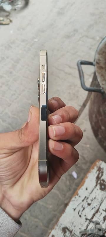 I phone 14 pro 128gb 87% health no falt no screcth saaf suthra phone h 3