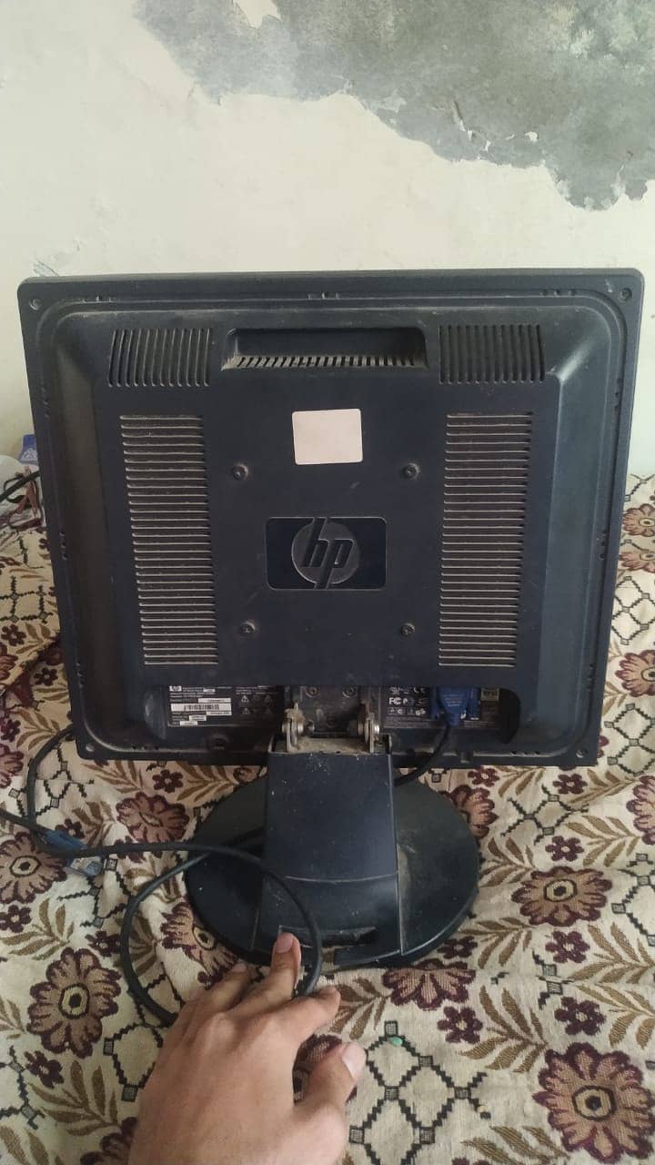 LCD Desktop Computer Monitor HP L1706 For Sale 2