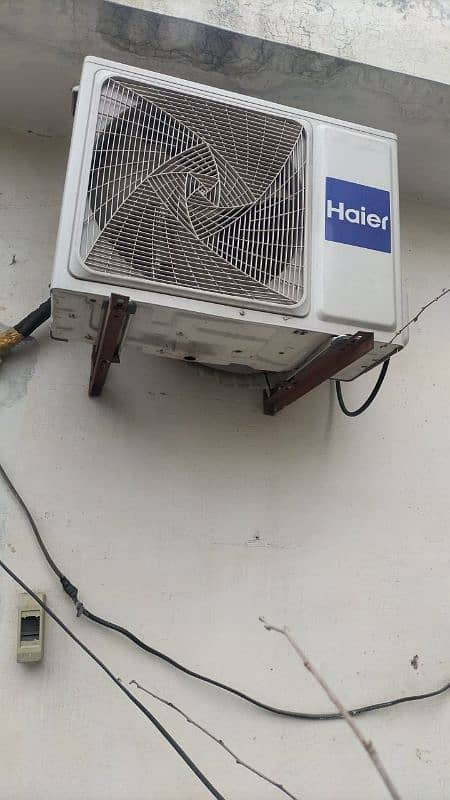 Haier 1.5 ton DC inverter heat and cool 1