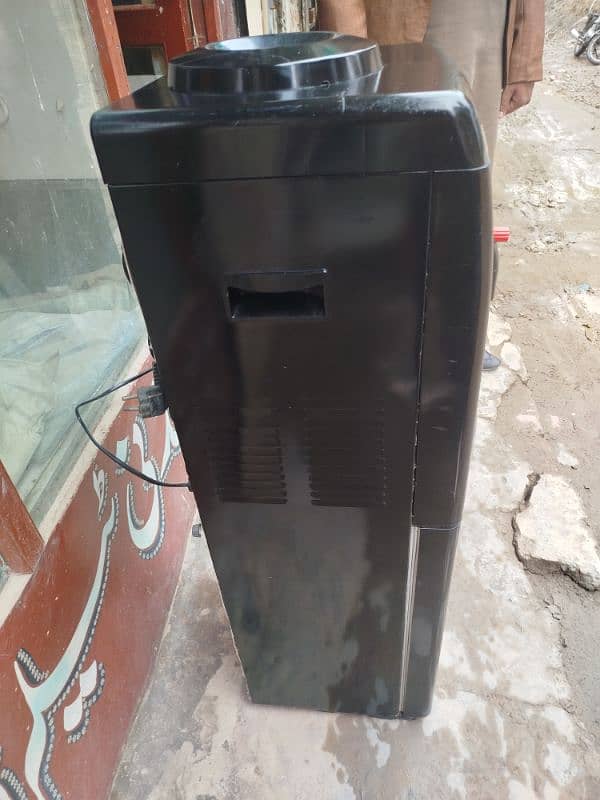 excellent condition water dispenser 9/10 condition 2