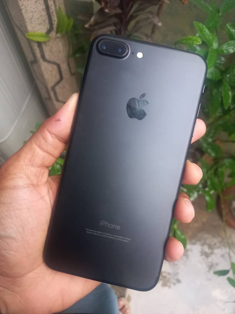 Apple iPhone 7 Plus 0