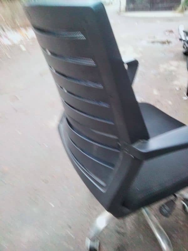 3 chairs 03015994435 1