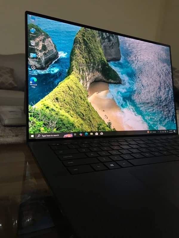 Dell pricison 5550 UHD display and touch 0