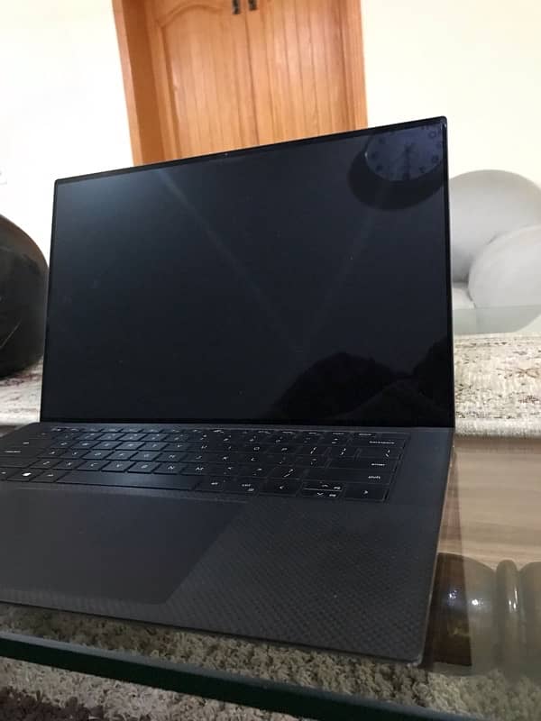 Dell pricison 5550 UHD display and touch 1